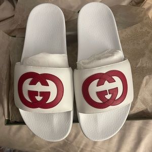 * brand new * Gucci slides